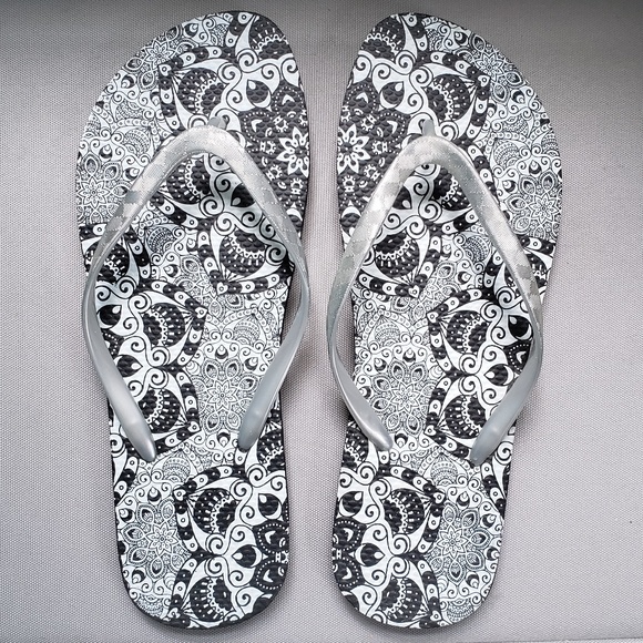 Shoes - Black & White Printed Flip Flops.